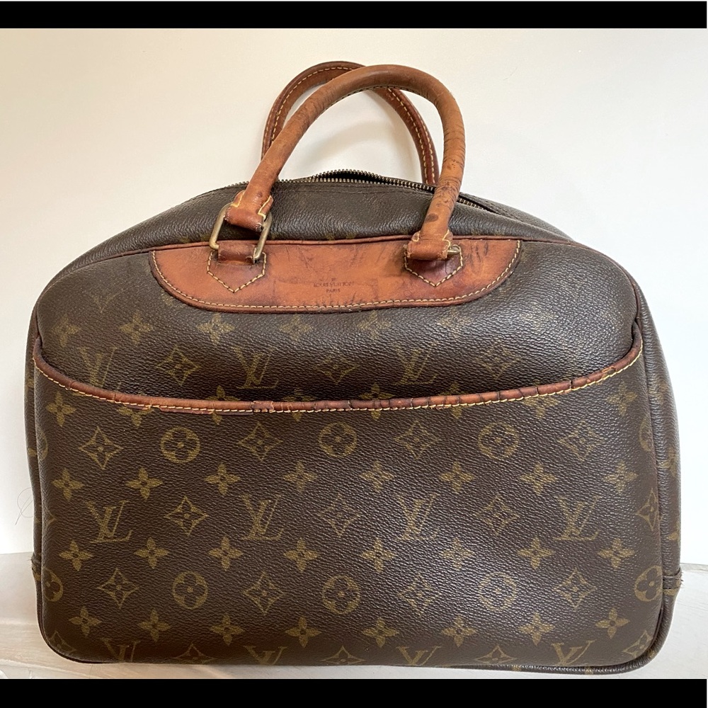 Vintage Louis Vuitton cracked edges